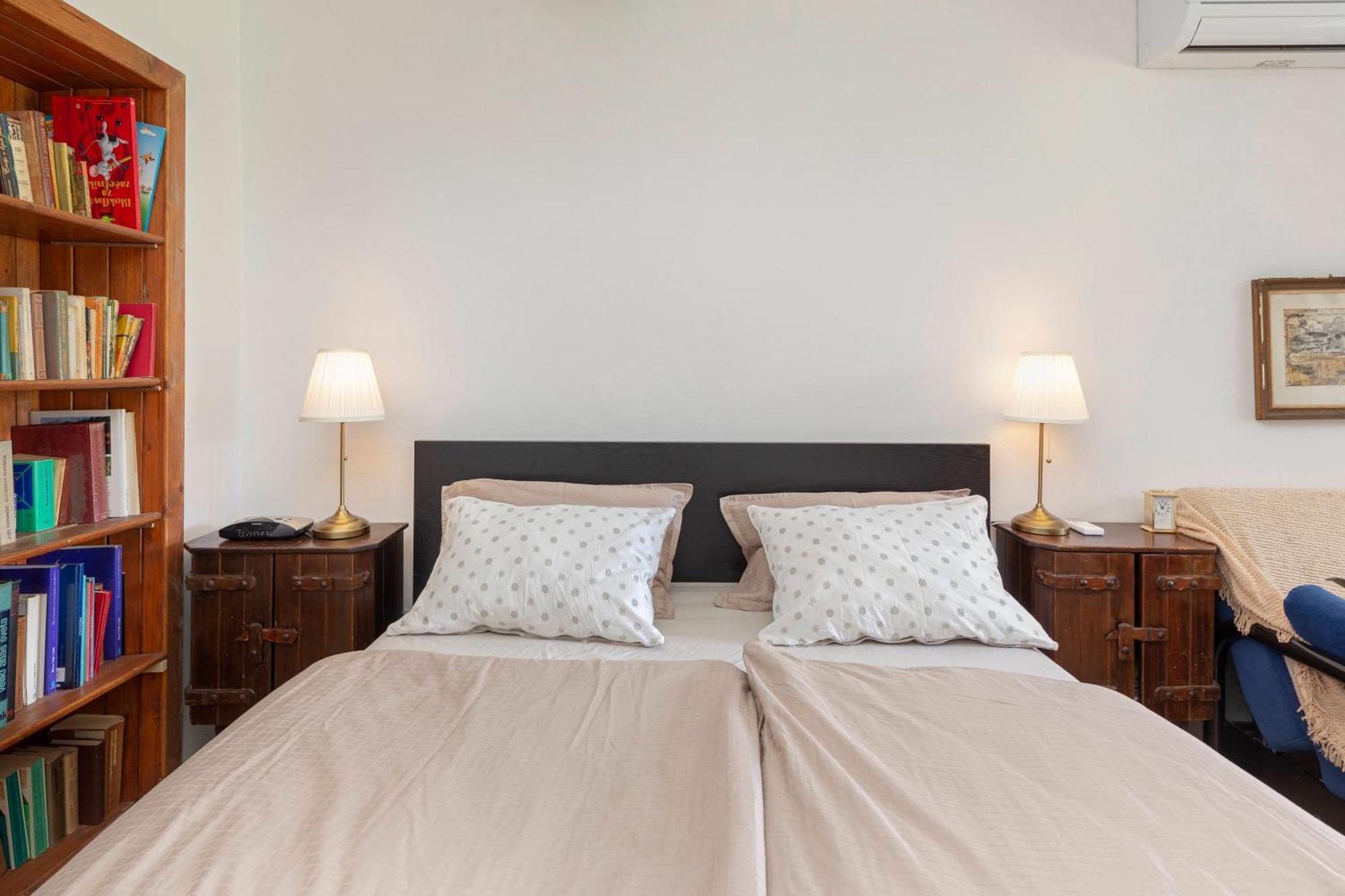Under The Rock House In Osp With Hot Tub Apartment Bagian luar foto