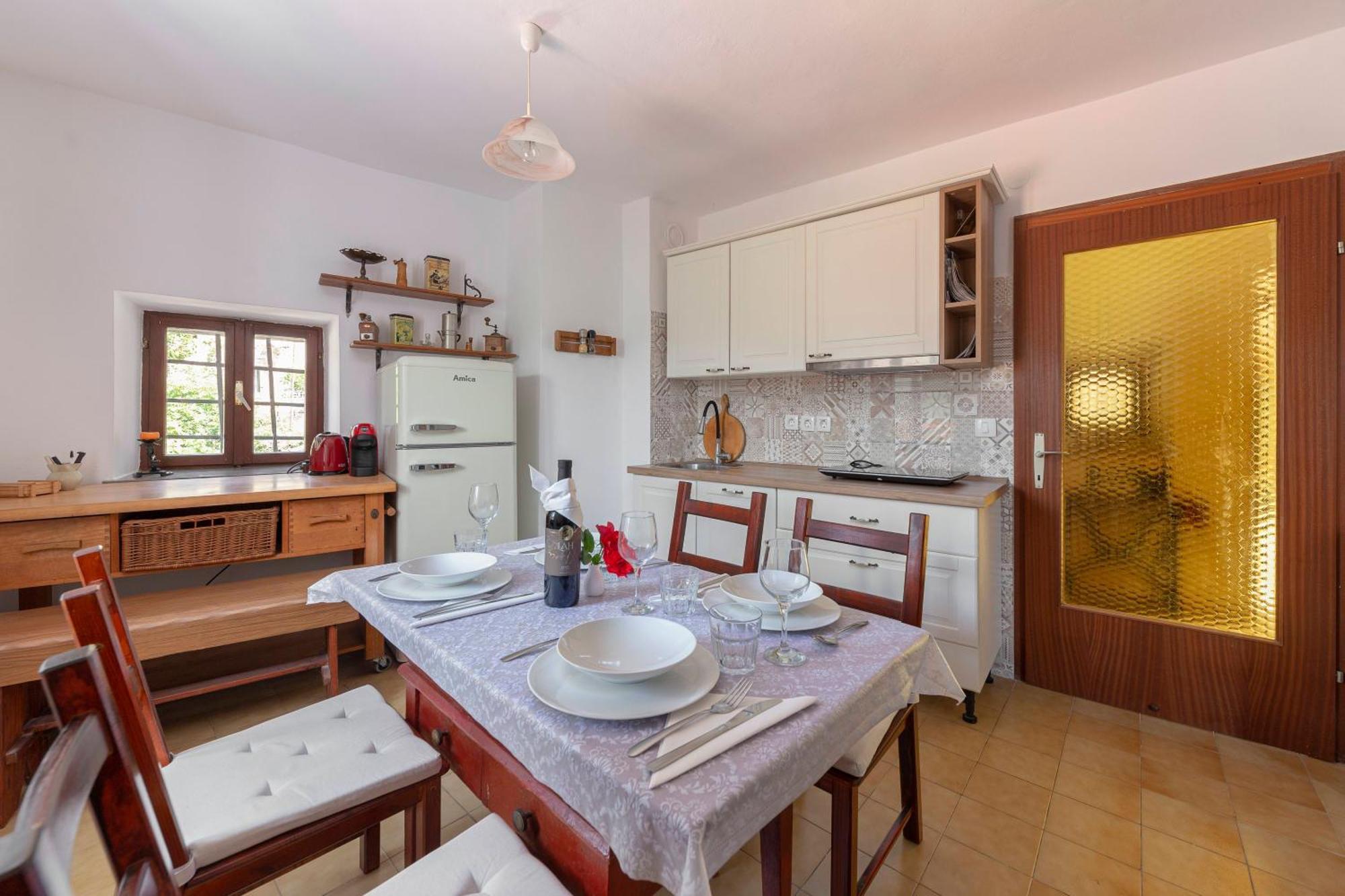 Under The Rock House In Osp With Hot Tub Apartment Bagian luar foto