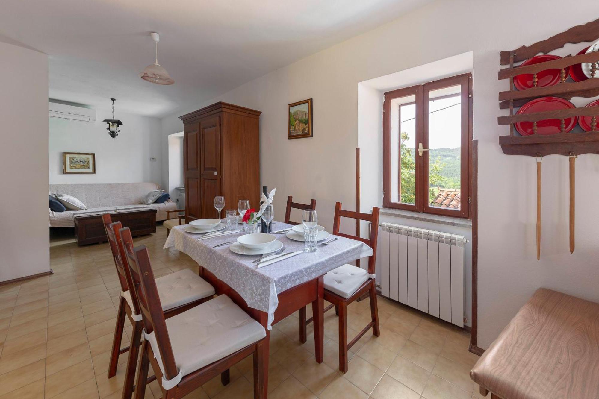 Under The Rock House In Osp With Hot Tub Apartment Bagian luar foto