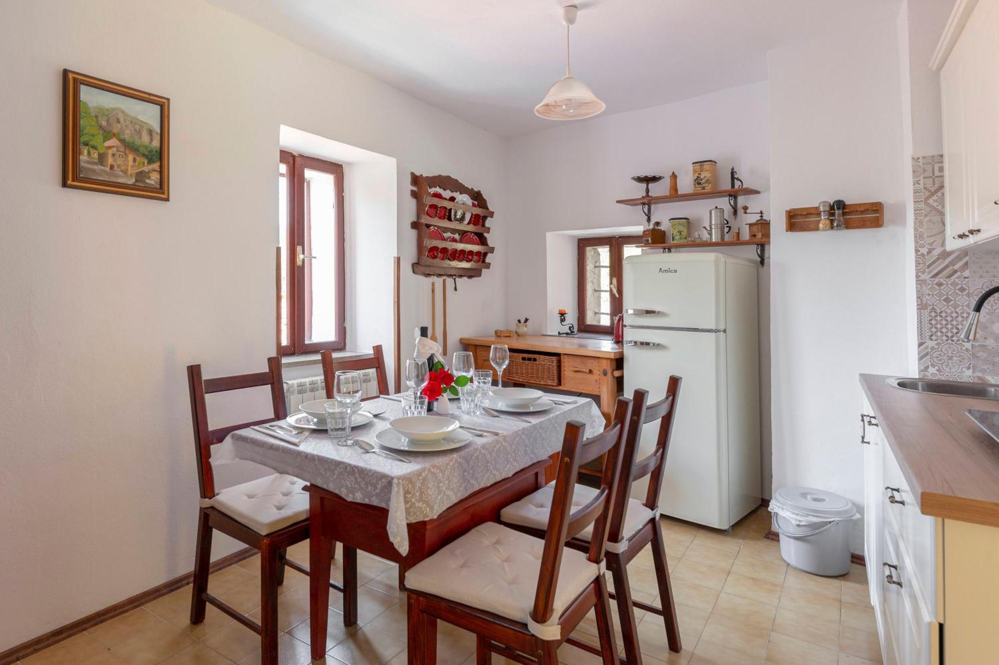 Under The Rock House In Osp With Hot Tub Apartment Bagian luar foto