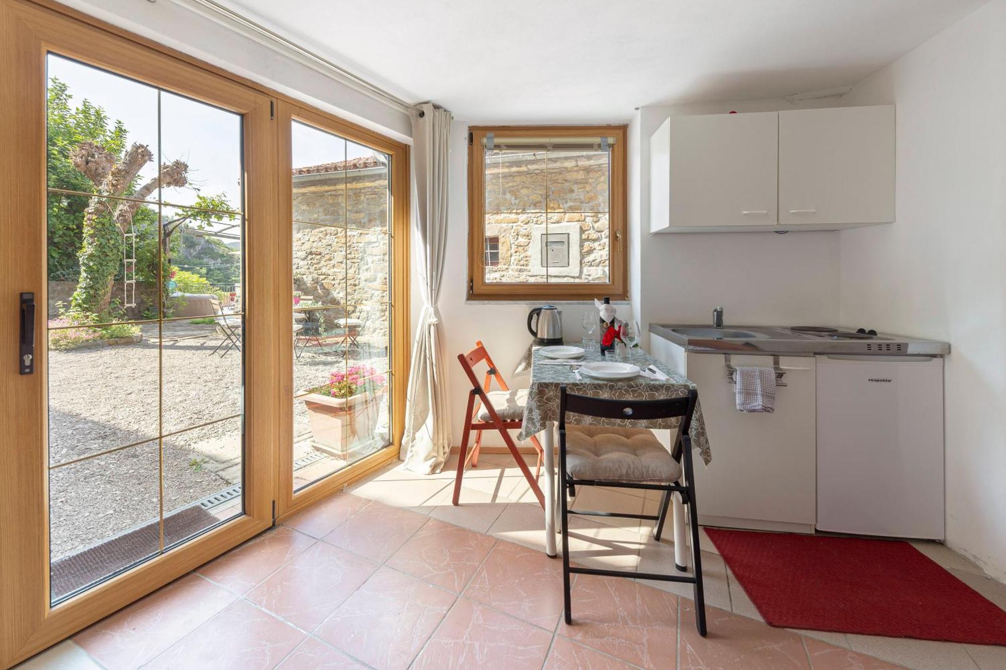Under The Rock House In Osp With Hot Tub Apartment Bagian luar foto